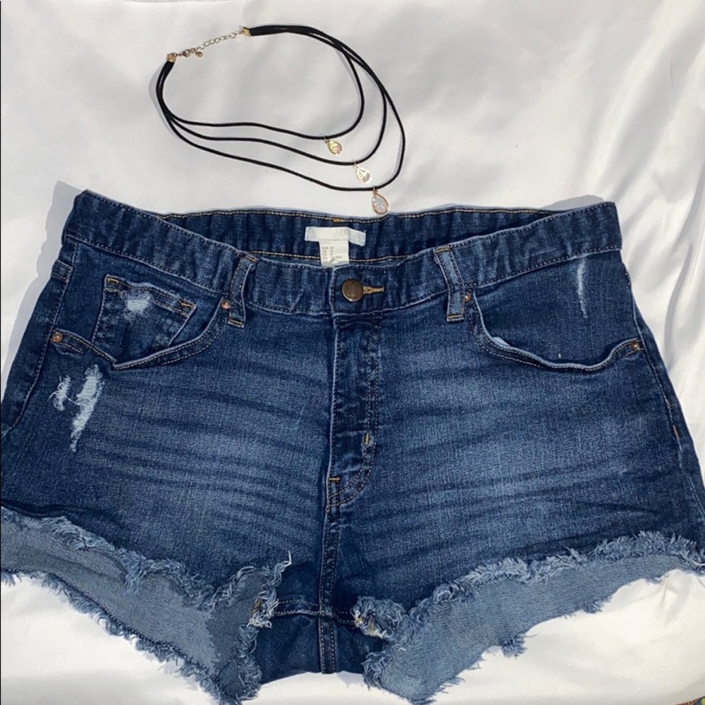 H&M Shorts and necklace